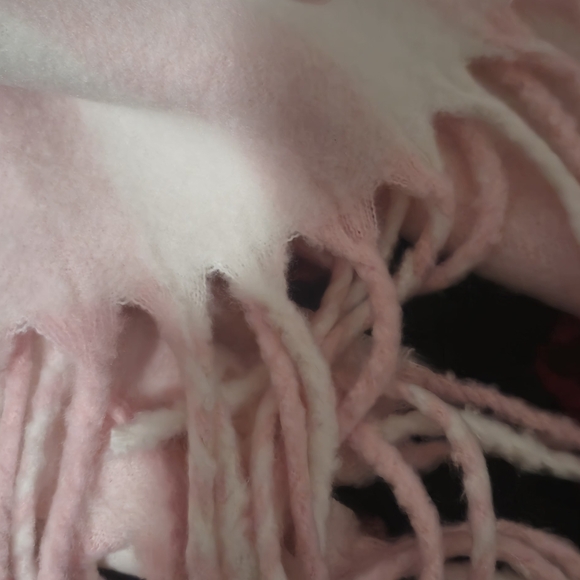 Victoria's Secret Cozy Blanket Scarf NWT - Picture 8 of 11